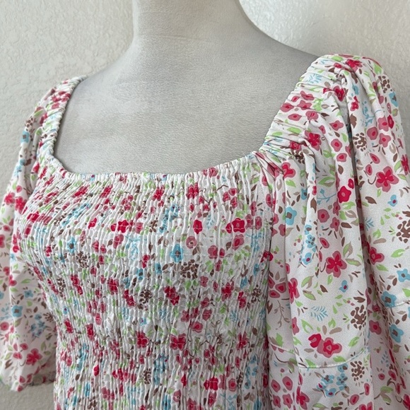 Sōkėe Collection Puff Sleeve Smocked Top Size X-Large NWT - Picture 8 of 9